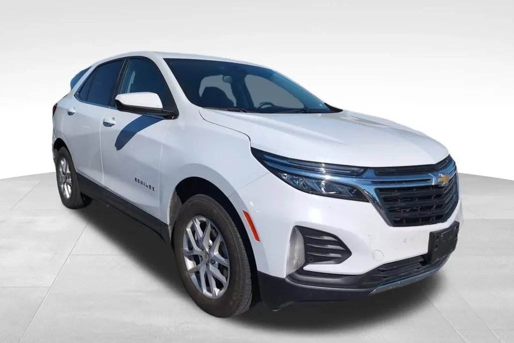 2024 Chevrolet Equinox LT photo 1