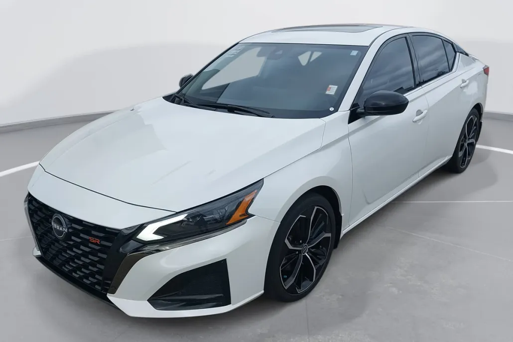2023 Nissan Altima 2.5 SR photo 1