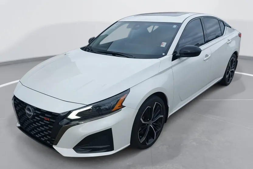 2023 Nissan Altima 2.5 SR photo 1