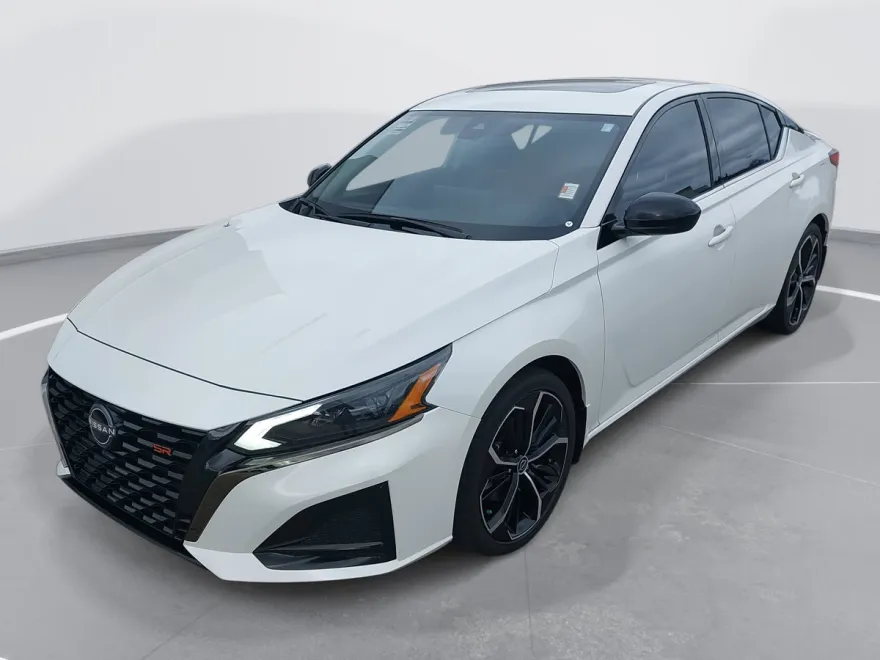 2023 Nissan Altima 2.5 SR photo 1