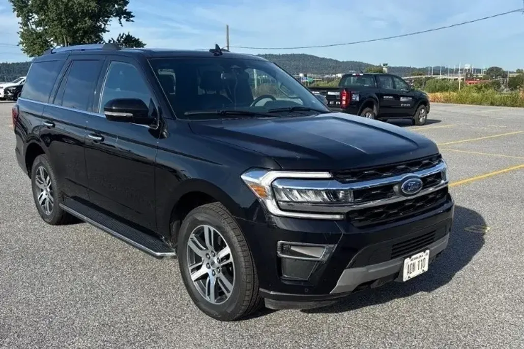 2023 Ford Expedition Limited photo 1