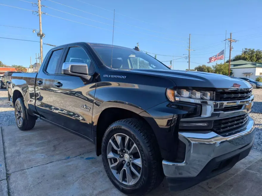 2020 Chevrolet Silverado 1500 LT photo 1