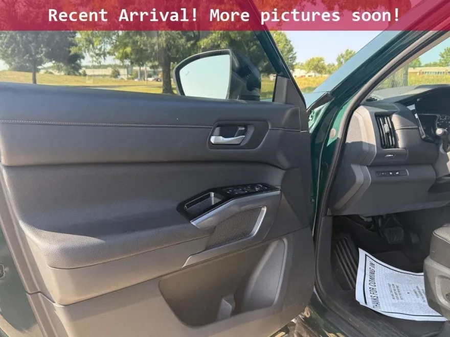 2023 Nissan Pathfinder SL photo 1