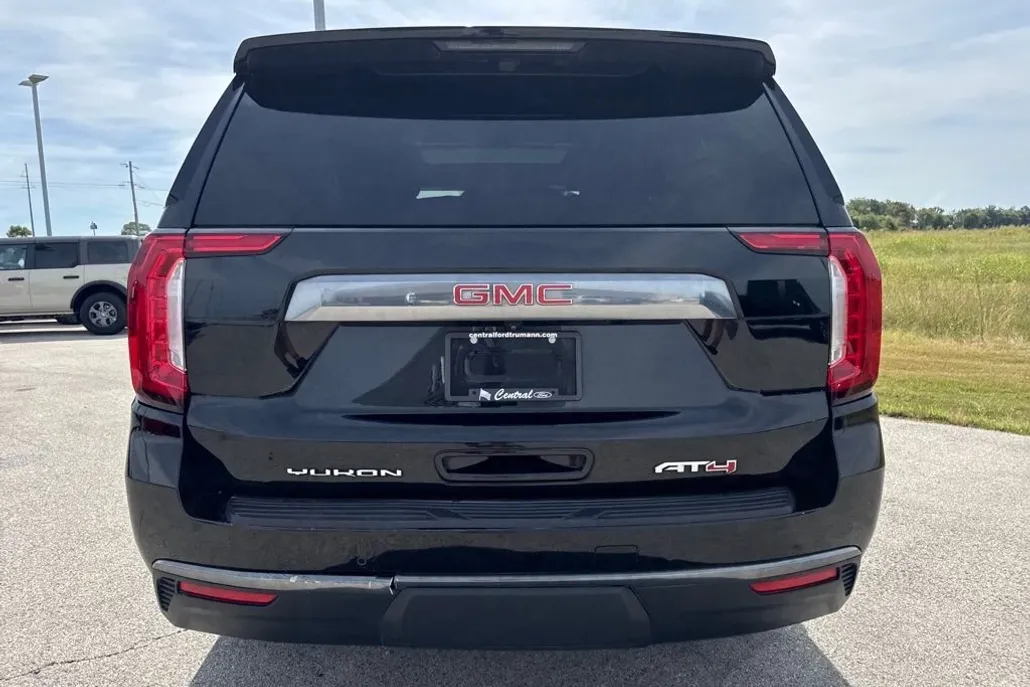 2021 Gmc Yukon AT4 photo 1
