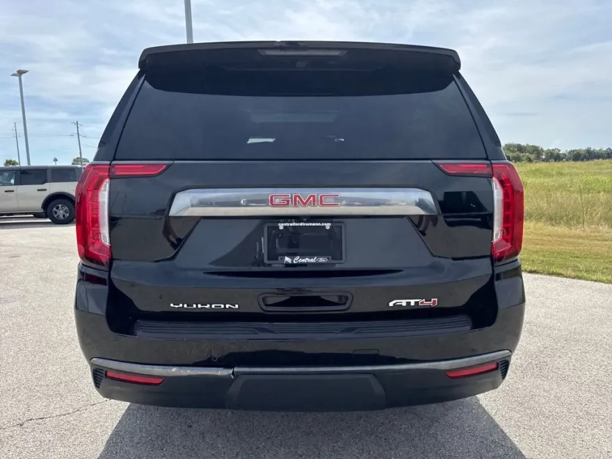 2021 Gmc Yukon AT4 photo 1
