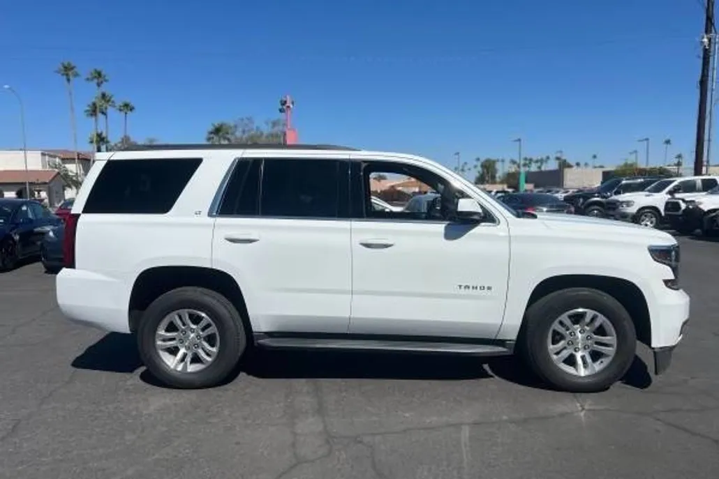 2019 Chevrolet Tahoe LT photo 1