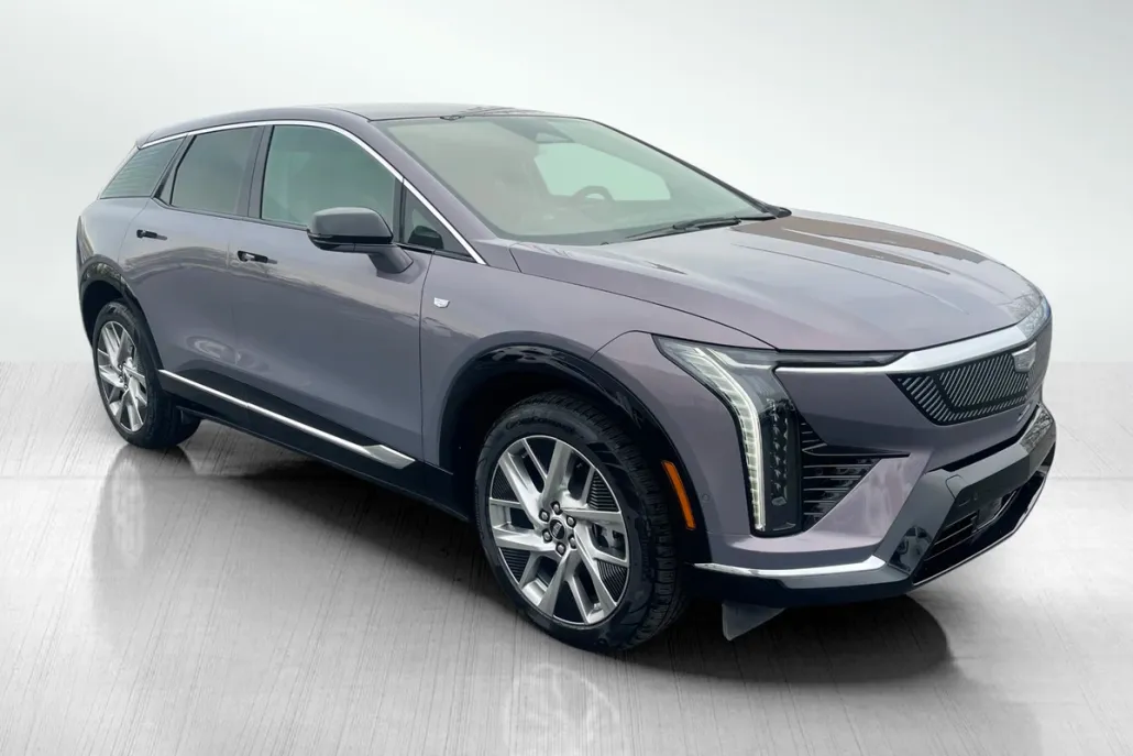 2025 Cadillac Optiq Luxury photo 1