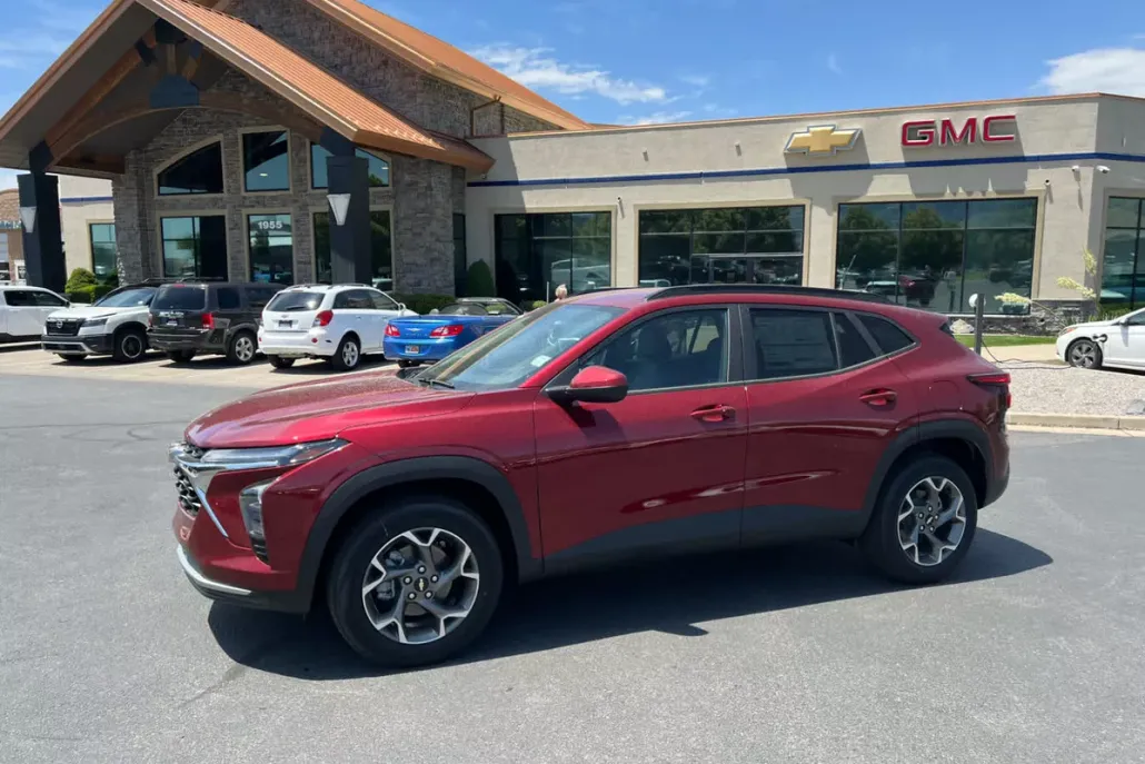 2025 Chevrolet Trax LT photo 1