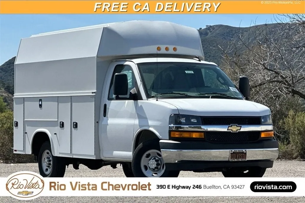 2024 Chevrolet Express Cutaway 3500 photo 1