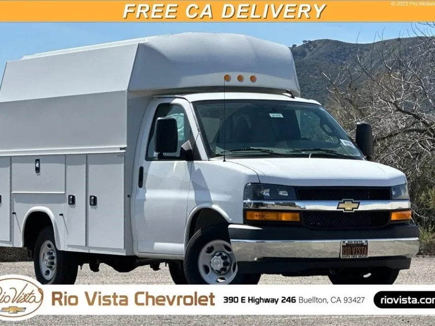 2024 Chevrolet Express Cutaway 3500 photo 1