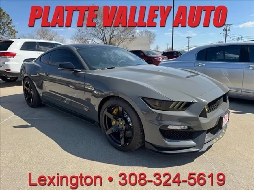 2018 Ford Mustang photo 1