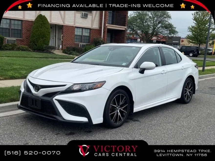 2023 Toyota Camry SE photo 1