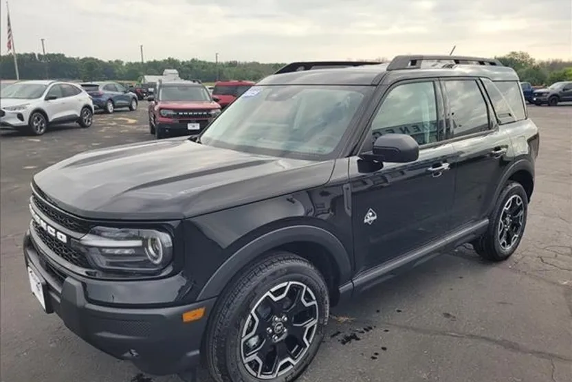 2025 Ford Bronco Sport Outer Banks photo 1