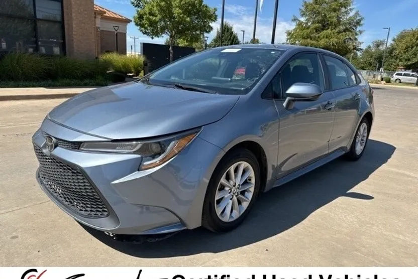 2022 Toyota Corolla LE photo 1
