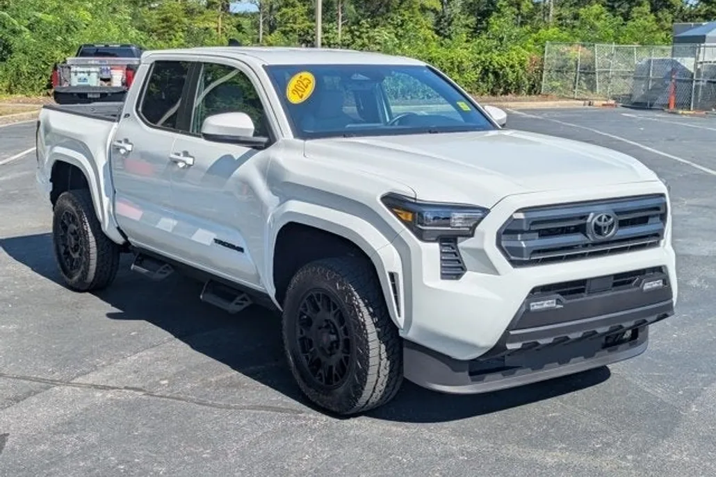 2025 Toyota Tacoma SR5 photo 1