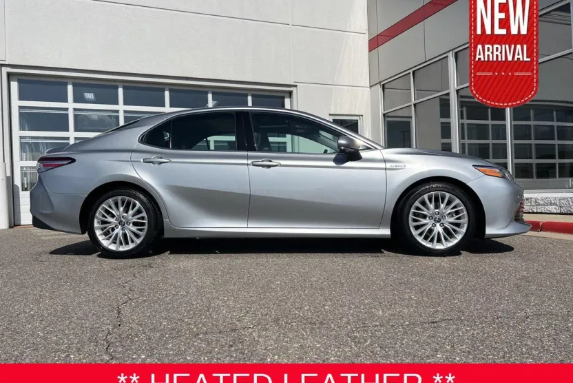 2018 Toyota Camry Hybrid XLE photo 1
