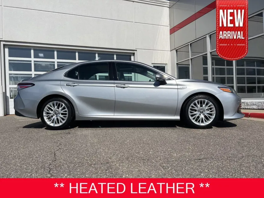 2018 Toyota Camry Hybrid XLE photo 1