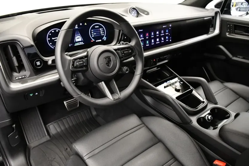 2025 Porsche Cayenne Turbo E-Hybrid photo 1