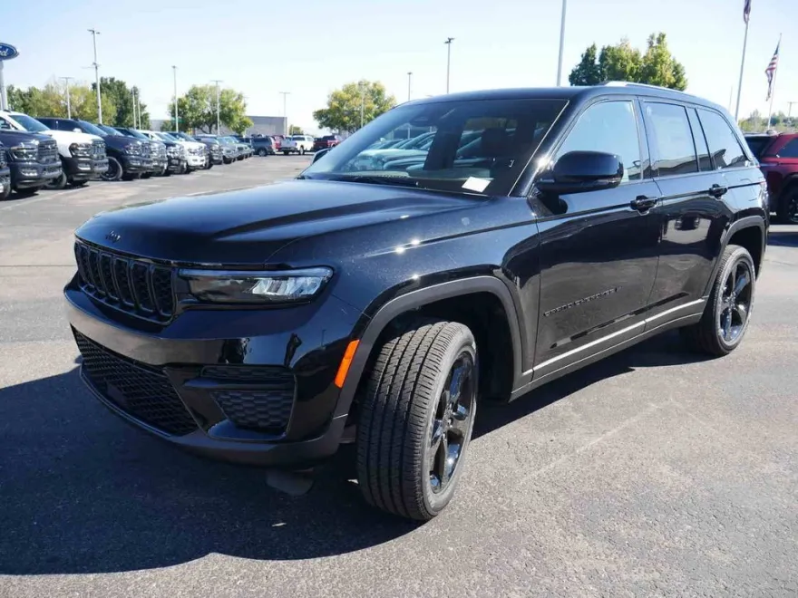 2025 Jeep Grand Cherokee Altitude photo 1