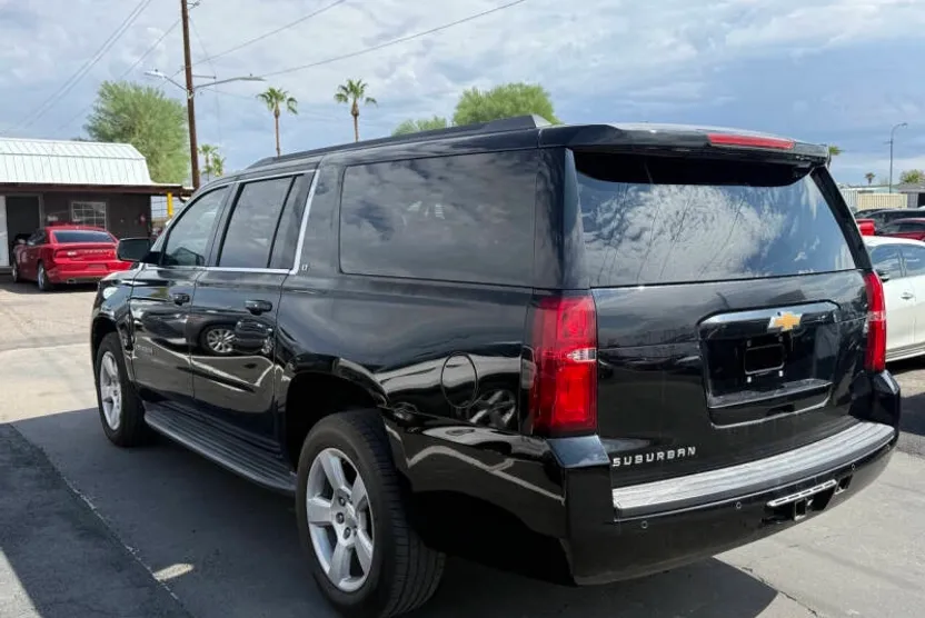 2015 Chevrolet Suburban LT photo 1