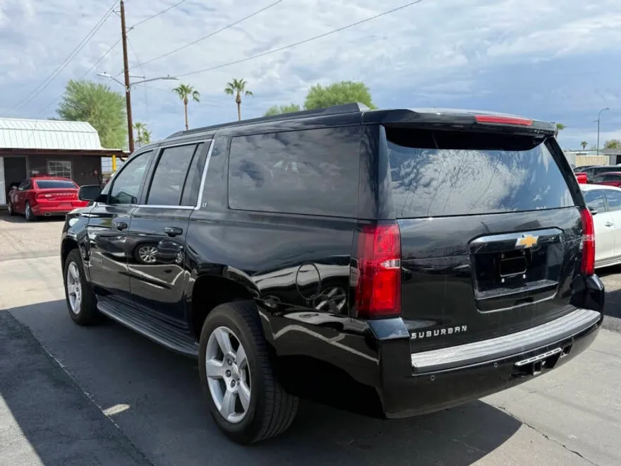 2015 Chevrolet Suburban LT photo 1