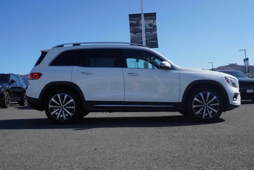 2023 Mercedes Benz GLB 250 4MATIC photo 1