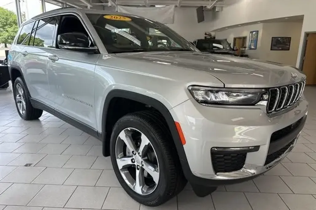 2025 Jeep Grand Cherokee Limited photo 1