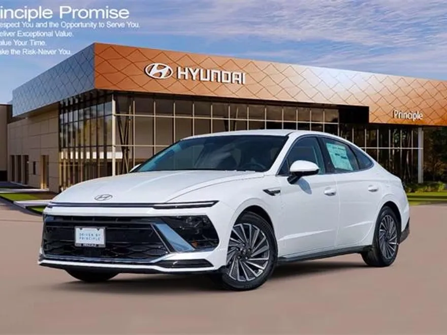 2025 Hyundai Sonata Hybrid SEL photo 1