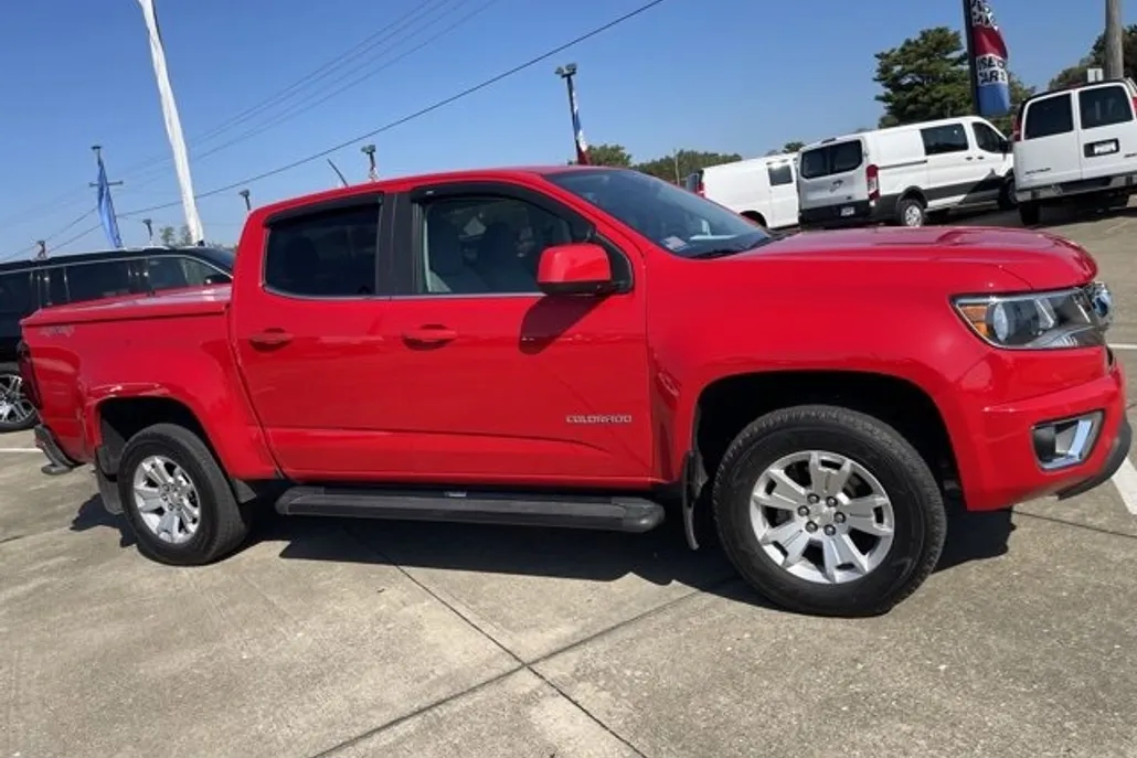 2018 Chevrolet Colorado LT photo 1