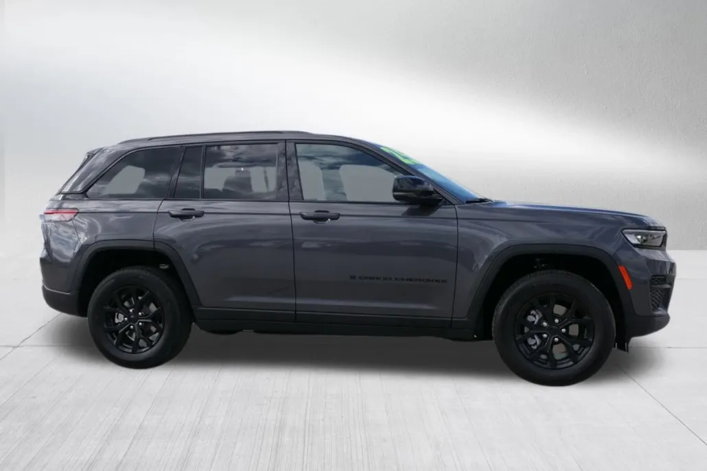 2025 Jeep Grand Cherokee Altitude photo 1