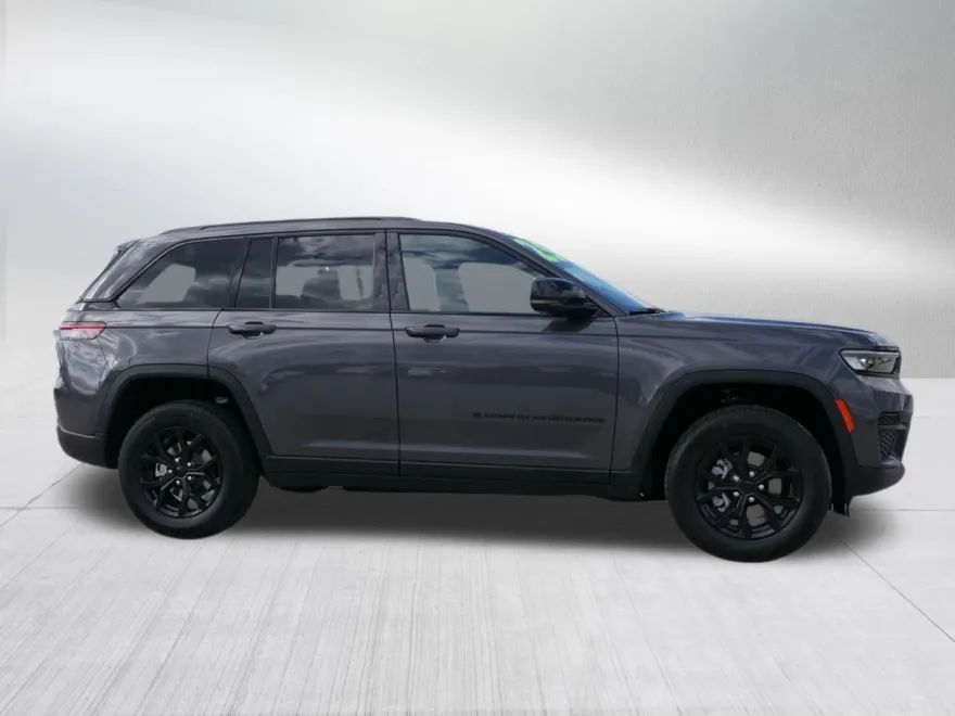 2025 Jeep Grand Cherokee Altitude photo 1