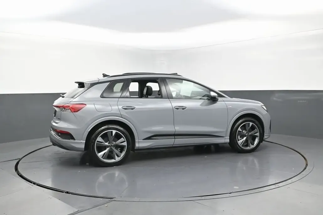 2024 Audi Q4 E-tron Premium Plus photo 1