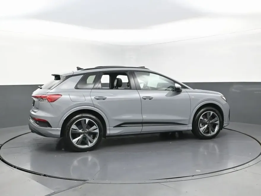 2024 Audi Q4 E-tron Premium Plus photo 1
