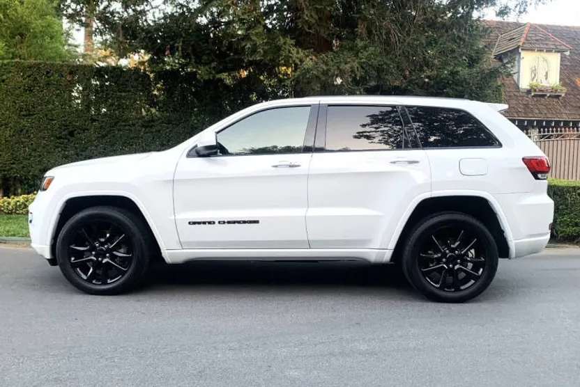 2021 Jeep Grand Cherokee Laredo X photo 1