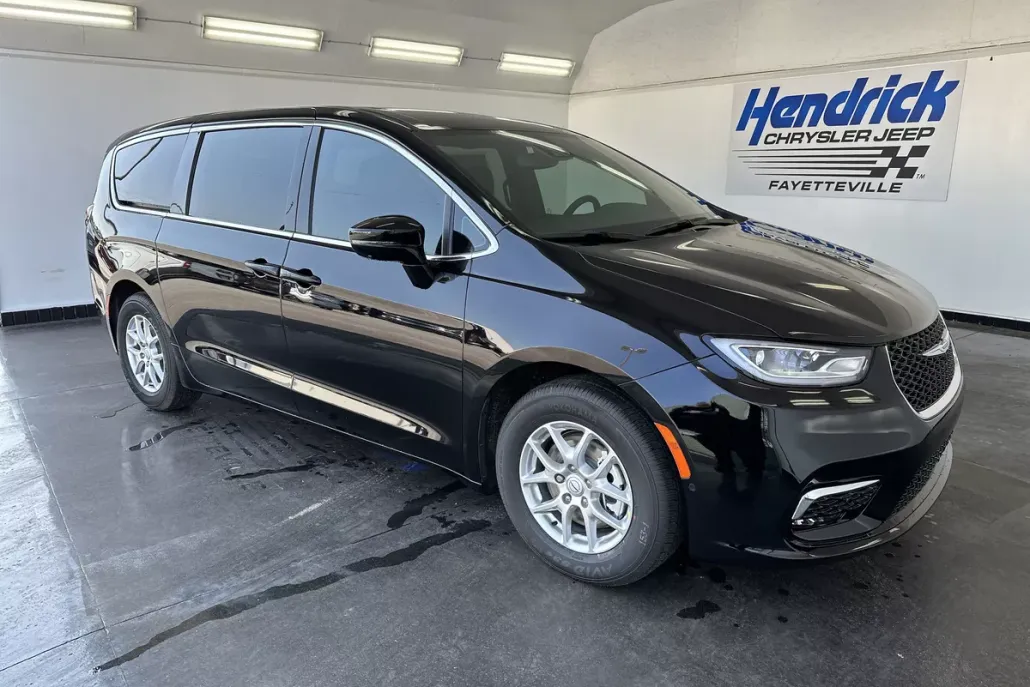 2025 Chrysler Pacifica photo 1