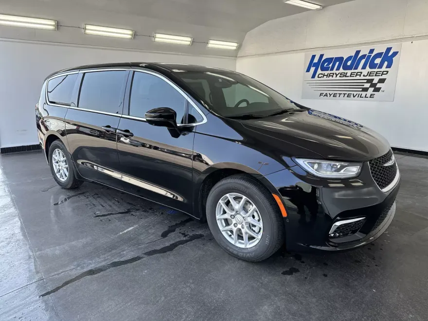2025 Chrysler Pacifica photo 1