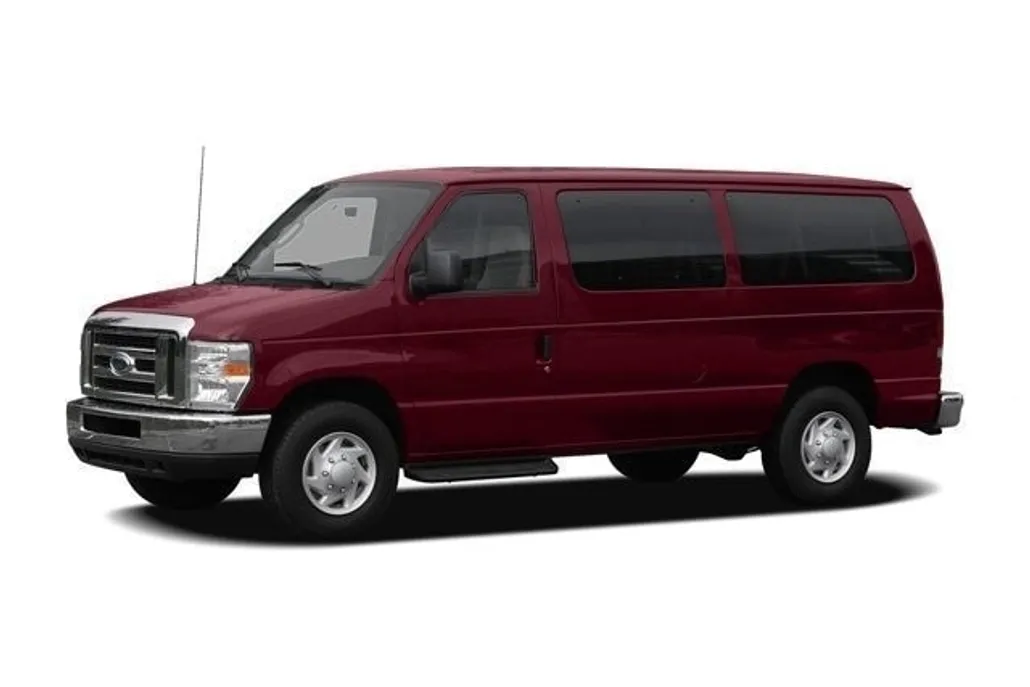 2013 Ford E-350 XLT photo 1