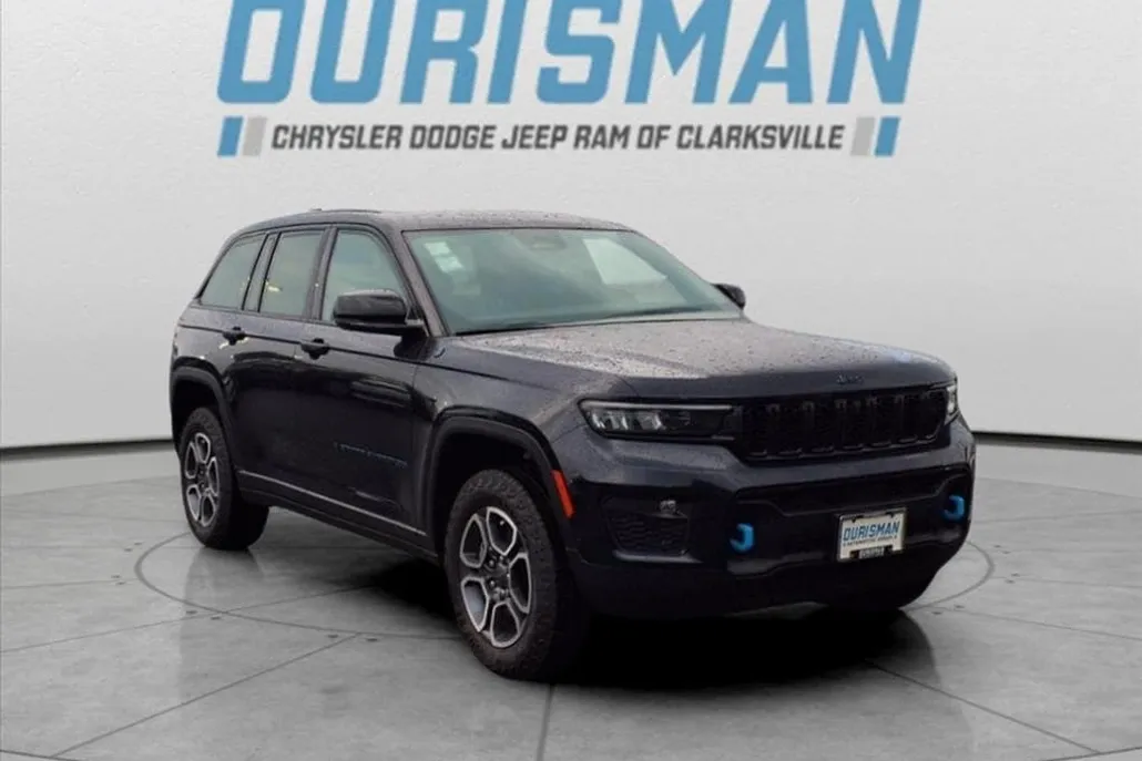 2024 Jeep Cherokee 4xe Trailhawk photo 1