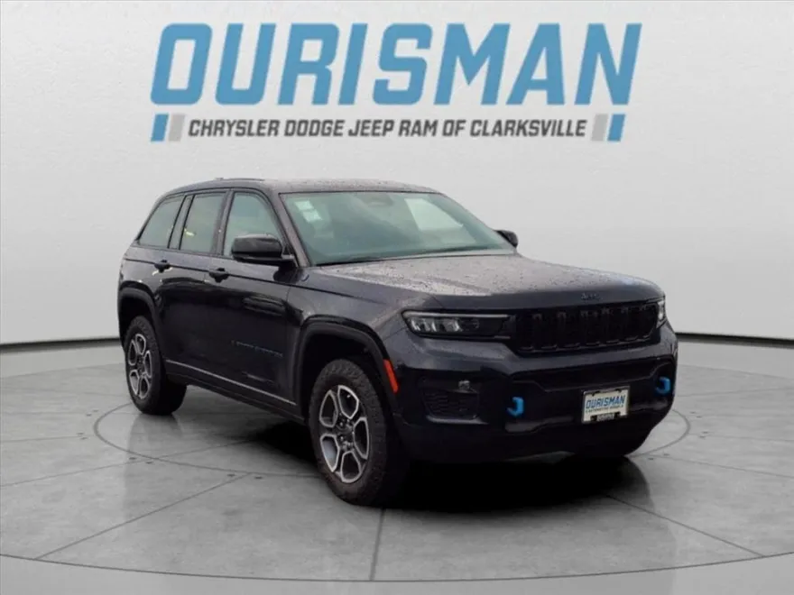 2024 Jeep Cherokee 4xe Trailhawk photo 1