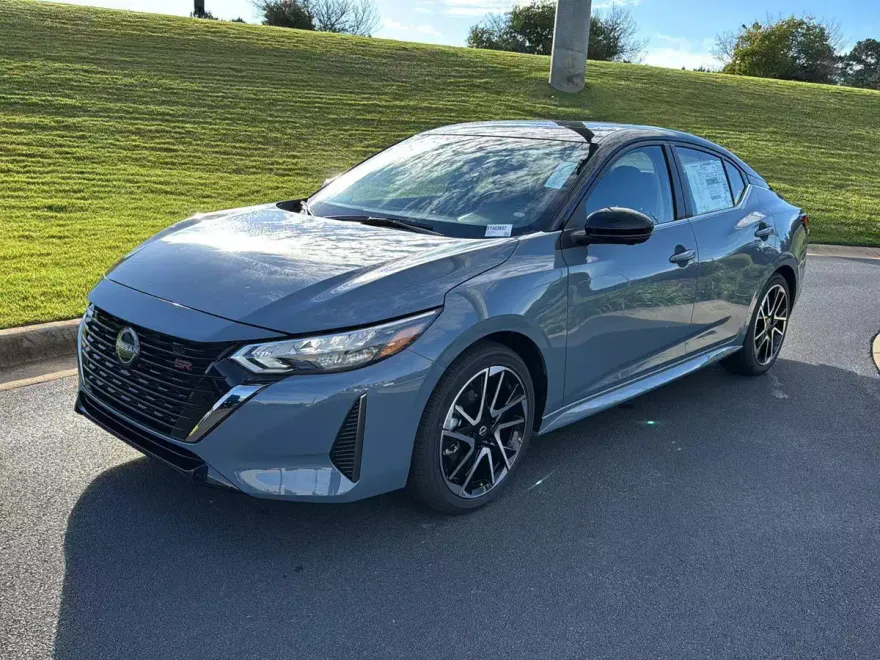 2025 Nissan Sentra SR photo 1