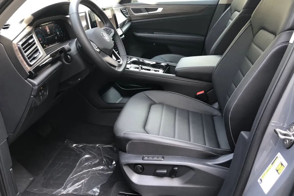 2025 Volkswagen Atlas SEL photo 1