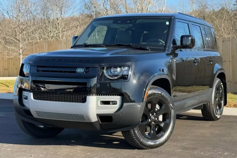 2025 Land Rover Defender 110 S photo 1