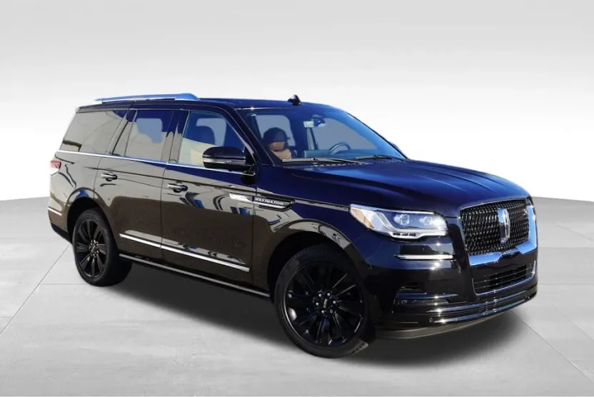 2024 Lincoln Navigator Reserve Luxury Monochromatic photo 1