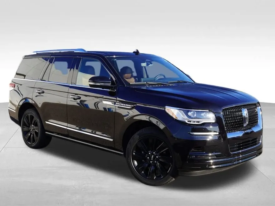 2024 Lincoln Navigator Reserve Luxury Monochromatic photo 1