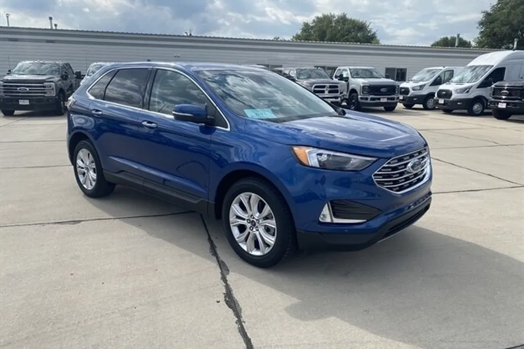 2022 Ford Edge Titanium photo 1