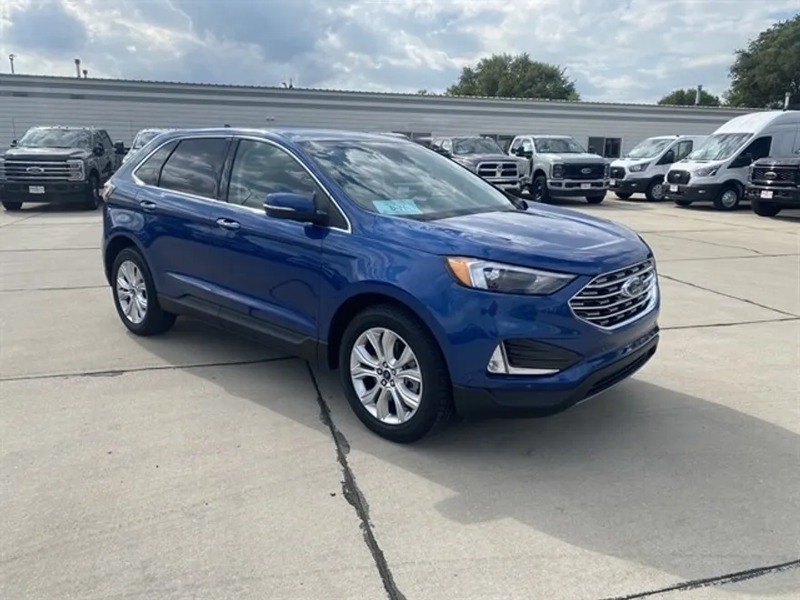 2022 Ford Edge Titanium photo 1