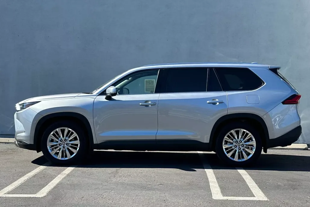 2024 Toyota Grand Highlander Platinum photo 1