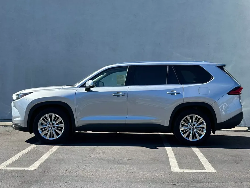 2024 Toyota Grand Highlander Platinum photo 1
