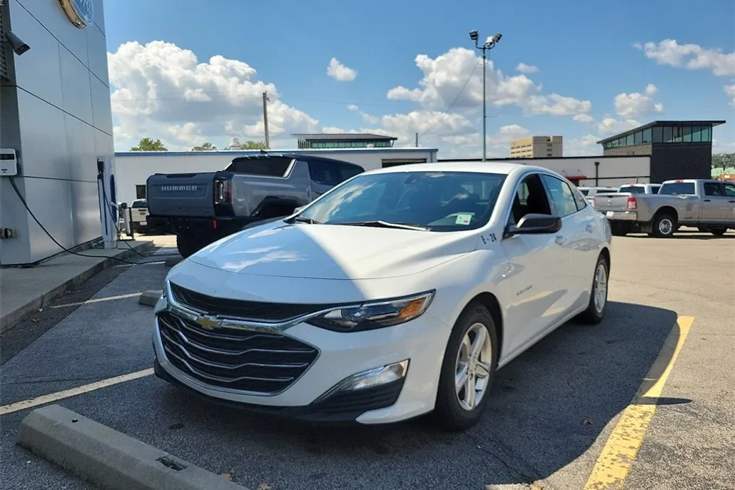 2022 Chevrolet Malibu photo 1