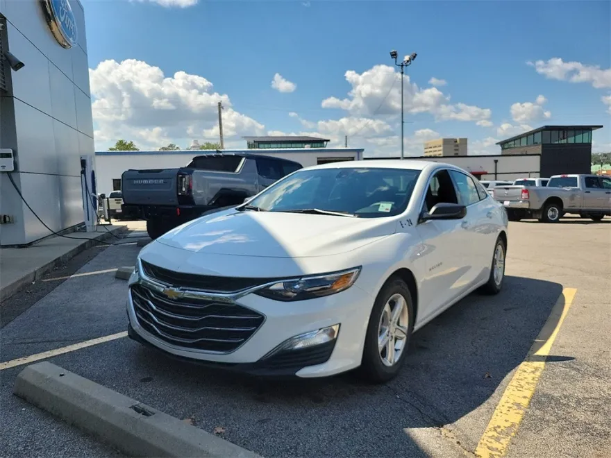 2022 Chevrolet Malibu photo 1